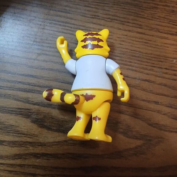Roblox 3" Action Figure, Celebrity Series 2 Blue Collar Cat (No Code) - Picture 2 of 2